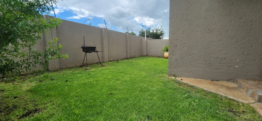 2 Bedroom Property for Sale in Kannoniers Park North West